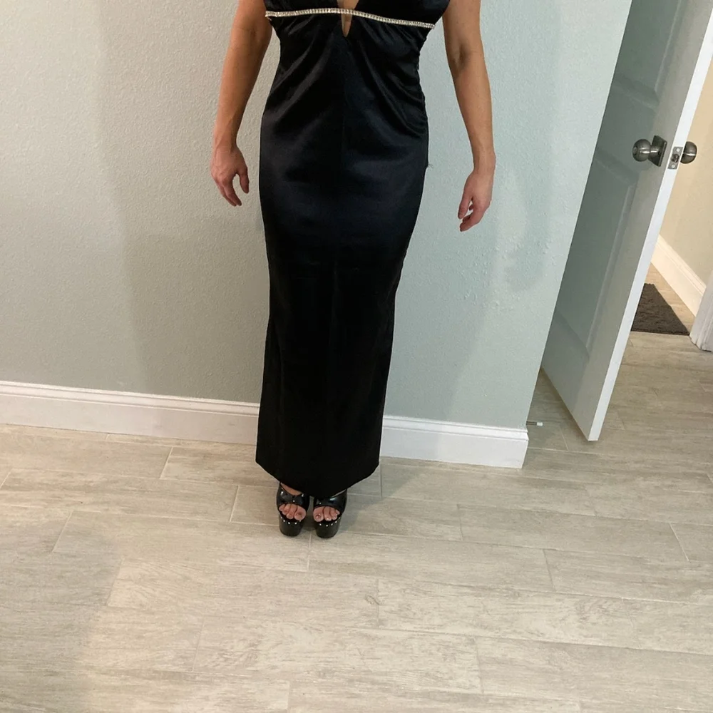 Gown - Picture 6 of 6